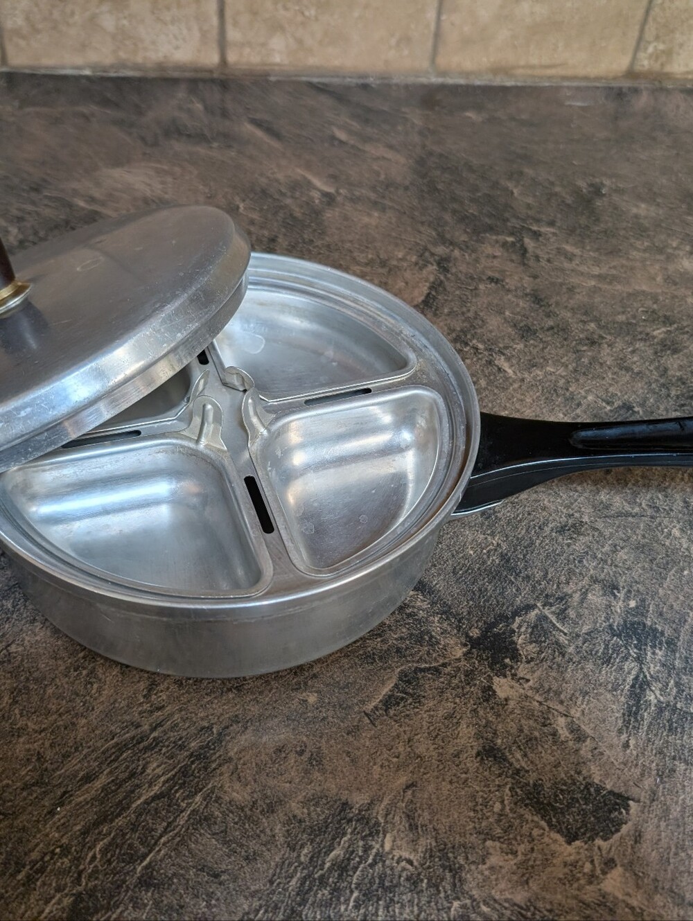 Vintage Mirro 4-Section Egg Poacher Skillet - Aluminum with Black Handle